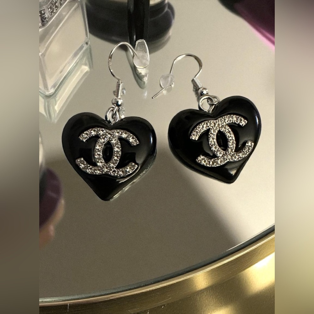 Black Acrylic heart with rhinestone CC Zipperpull earrings - Picture 2 of 3